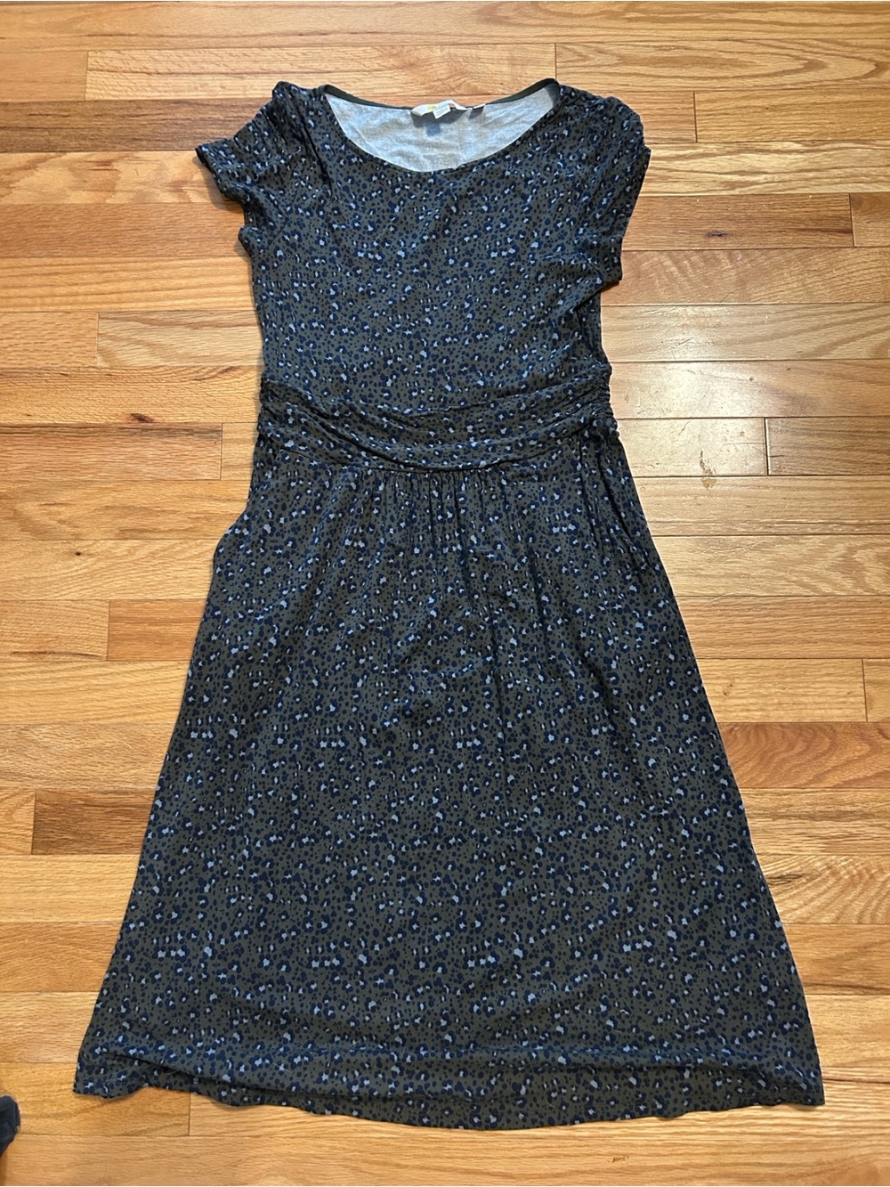 Boden Amelie Jersey Dress, short sleeve, casual. Size 6R, Classic Khaki Animal
